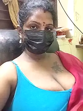 Snapshot of poojaa-rani chatting on 7, 11, 2025 poojaa-rani online show from 7, 11, 2025