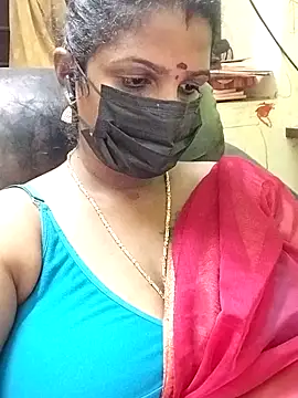 Snapshot of poojaa-rani chatting on 13, 11, 2025 poojaa-rani online show from 13, 11, 2025