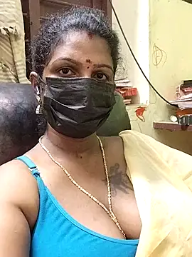 Snapshot of poojaa-rani chatting on 15, 11, 2025 poojaa-rani online show from 15, 11, 2025