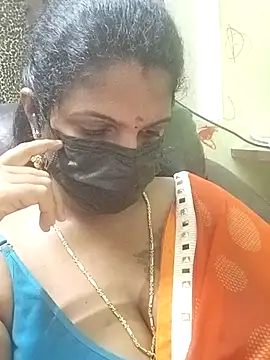 Snapshot of poojaa-rani chatting on 15, 12, 2025 poojaa-rani online show from 15, 12, 2025