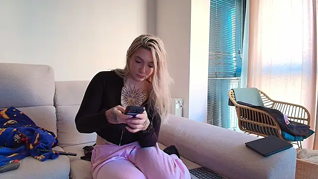 tattoobbgirl online show from 19, 1, 2026