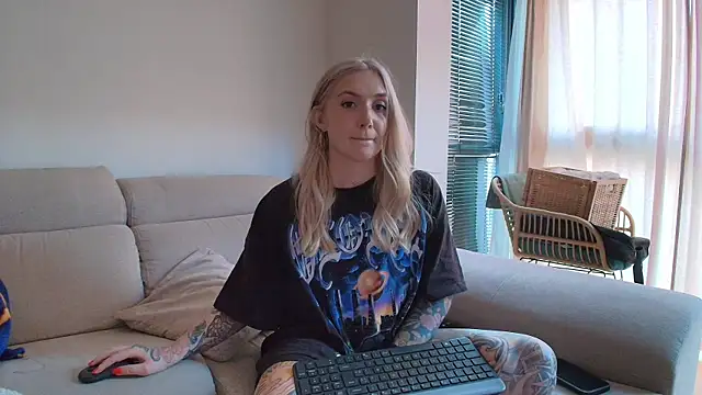 tattoobbgirl online show from 13, 5, 2026