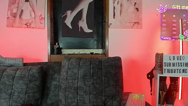 Snapshot of _LuanaDabbraccio chatting on 3, 10, 2025 LuanaDabbraccio online show from 3, 10, 2025