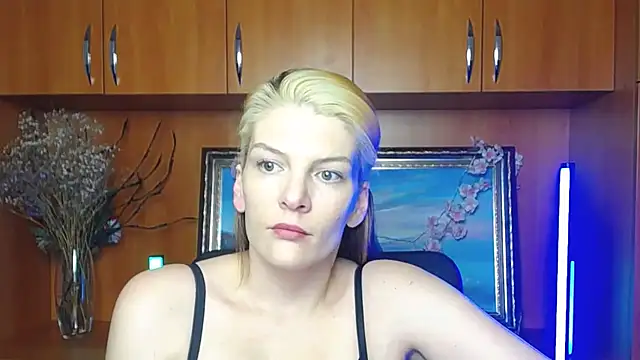 VanessaRey  online show from 9, 4, 2026