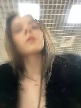 Snapshot of MilaBee chatting on 8, 2, 2026 MilaBee online show from 8, 2, 2026