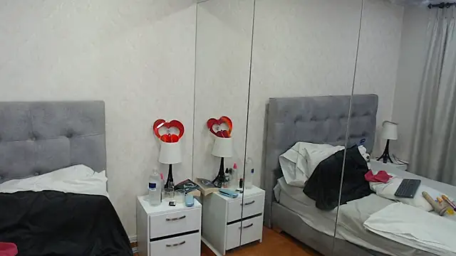 Snapshot of ScarlettGreen_ chatting on 10, 9, 2025 ScarlettGreen online show from 10, 9, 2025