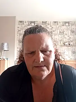 MissQueenBeex online show from 22, 3, 2025