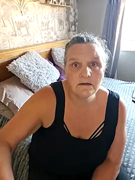 MissQueenBeex online show from 16, 9, 2025