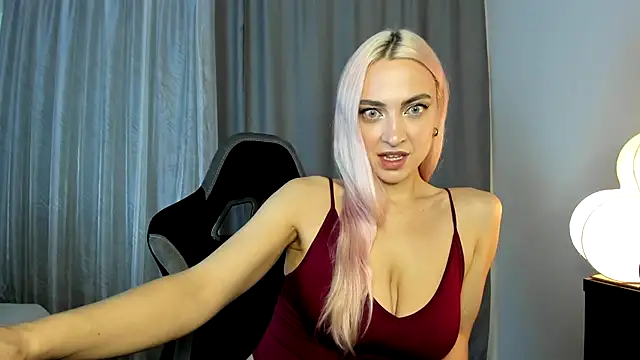 Snapshot of _Miss_Valentina_ chatting on 2, 11, 2025 Miss Valentina online show from 2, 11, 2025