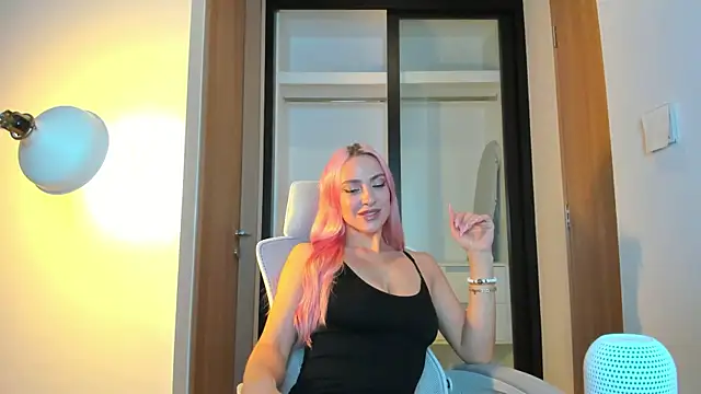 Snapshot of _Miss_Valentina_ chatting on 28, 11, 2025 Miss Valentina online show from 28, 11, 2025