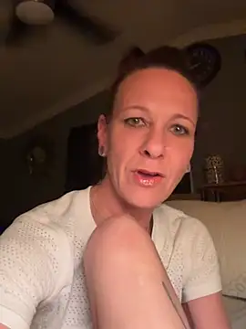 Snapshot of Lilbeezie81 chatting on 9, 1, 2026 Lilbeezie81 online show from 9, 1, 2026