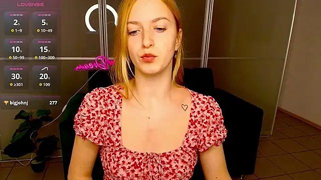 Snapshot of MirandaMayers chatting on 17, 10, 2025 MirandaMayers online show from 17, 10, 2025