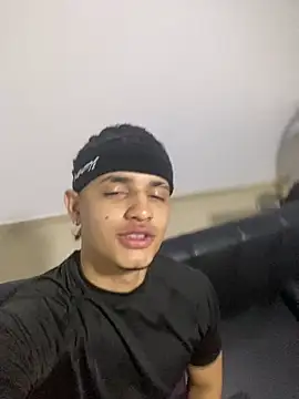 Snapshot of samxx_muscle chatting on 15, 3, 2026 samxx muscle online show from 15, 3, 2026