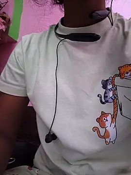 Snapshot of Eshna_Dabral chatting on 28, 10, 2025 Eshna Dabral online show from 28, 10, 2025