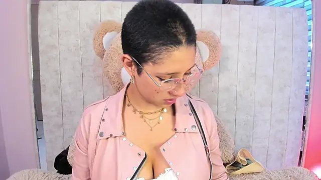 Elaine87  online show from 4, 10, 2025