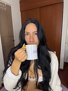 ArianaReynoldss online show from 3, 3, 2026