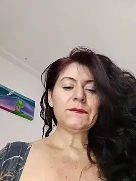 Snapshot of lunadicty chatting on 4, 7, 2026 lunadicty online show from 4, 7, 2026