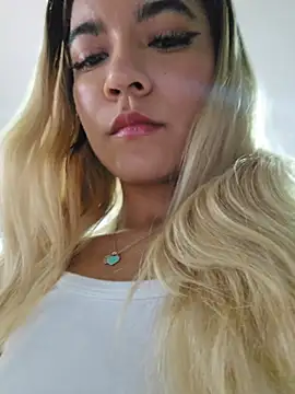 Snapshot of Pretty_roxxyy chatting on 17, 5, 2026 Pretty roxxyy online show from 17, 5, 2026