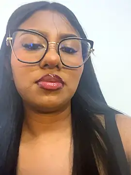 Emmily Vargas online show from 26, 9, 2025