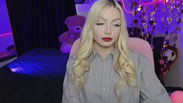 Snapshot of LinaLirian chatting on 10, 7, 2026 LinaLirian online show from 10, 7, 2026