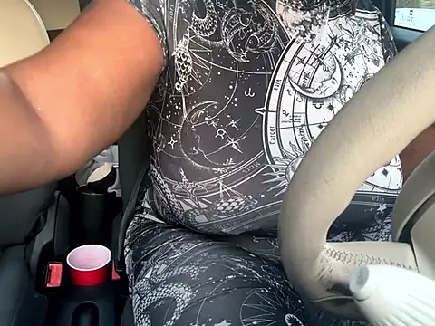 Snapshot of RoyalQueen2u chatting on 20, 9, 2025 RoyalQueen2u online show from 20, 9, 2025