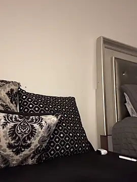 Snapshot of RoyalQueen2u chatting on 7, 10, 2025 RoyalQueen2u online show from 7, 10, 2025