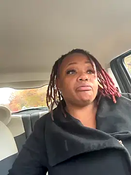 Snapshot of RoyalQueen2u chatting on 9, 11, 2025 RoyalQueen2u online show from 9, 11, 2025