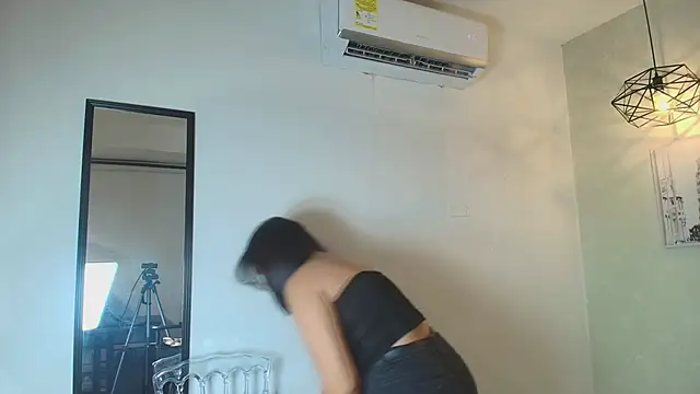  Victoria Collins online show from 1, 4, 2026