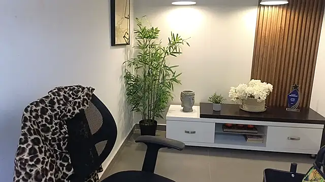  Victoria Collins online show from 16, 5, 2026