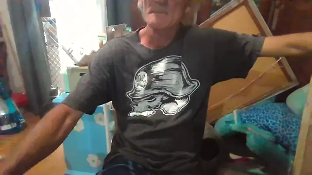 Lovyourpuss online show from 1, 3, 2026