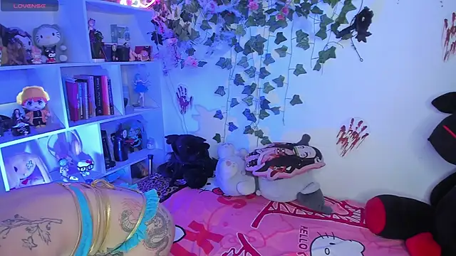 sarahminage  online show from 11, 11, 2025