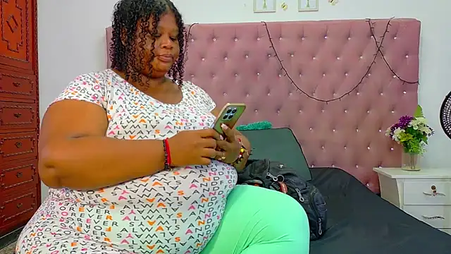 Snapshot of Exoticbigmandy chatting on 9, 10, 2025 Exoticbigmandy online show from 9, 10, 2025