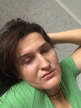 Snapshot of NikaSwan2831 chatting on 9, 10, 2025 NikaSwan2831 online show from 9, 10, 2025