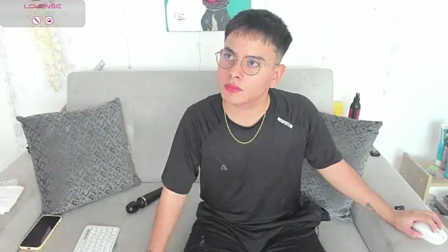 Snapshot of Young_Ben chatting on 7, 7, 2026 Young Ben online show from 7, 7, 2026