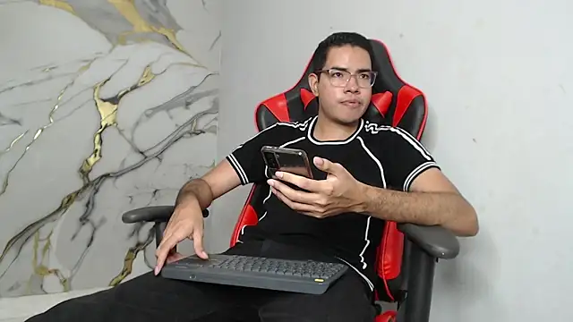 Snapshot of JulianSaintt chatting on 3, 3, 2026 JulianSaintt online show from 3, 3, 2026