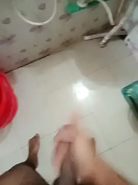 Snapshot of zim200 chatting on 8, 10, 2025 zim200 online show from 8, 10, 2025