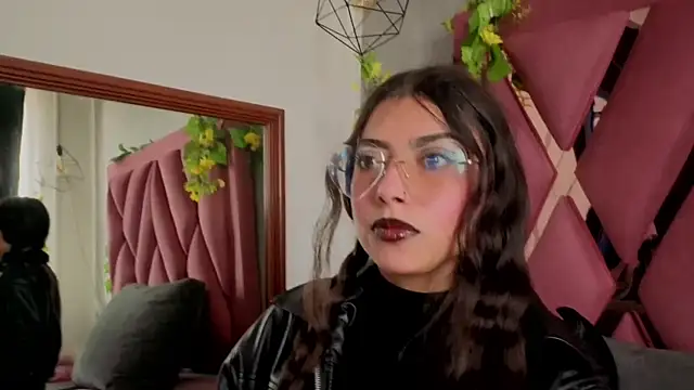 viollettaa  online show from 14, 4, 2026