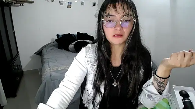 Snapshot of Came-II chatting on 15, 10, 2025 Came-II online show from 15, 10, 2025