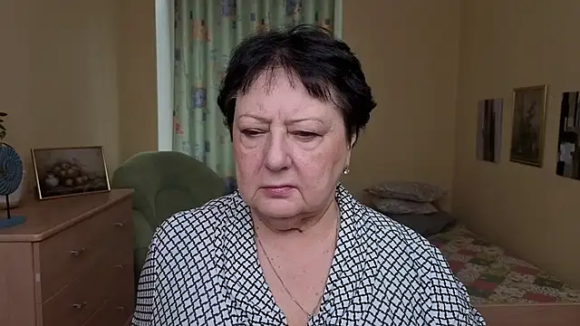 Margo Moll online show from 4, 12, 2025