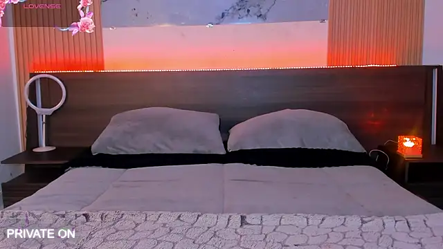 samanthaa moon online show from 18, 6, 2026