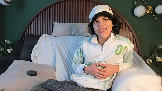 Diamond twink online show from 26, 7, 2026