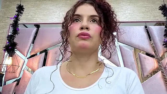 ThaliaCross online show from 15, 11, 2025