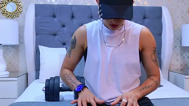 Snapshot of ZoeKrug chatting on 30, 10, 2025 ZoeKrug online show from 30, 10, 2025