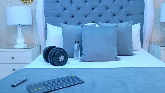 Snapshot of ZoeKrug chatting on 5, 11, 2025 ZoeKrug online show from 5, 11, 2025