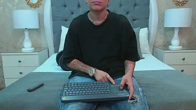 Snapshot of ZoeKrug chatting on 9, 11, 2025 ZoeKrug online show from 9, 11, 2025