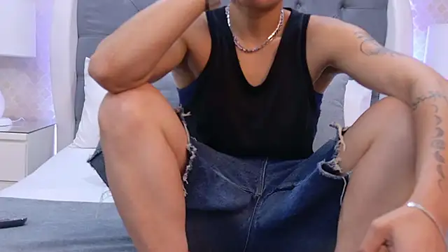 Snapshot of ZoeKrug chatting on 26, 11, 2025 ZoeKrug online show from 26, 11, 2025