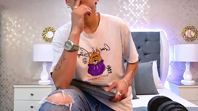 Snapshot of ZoeKrug chatting on 18, 12, 2025 ZoeKrug online show from 18, 12, 2025