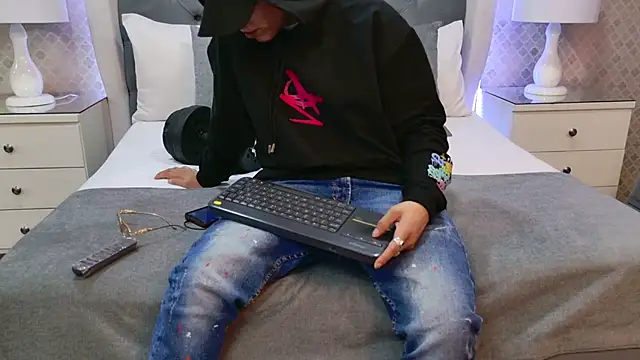 Snapshot of ZoeKrug chatting on 22, 12, 2025 ZoeKrug online show from 22, 12, 2025