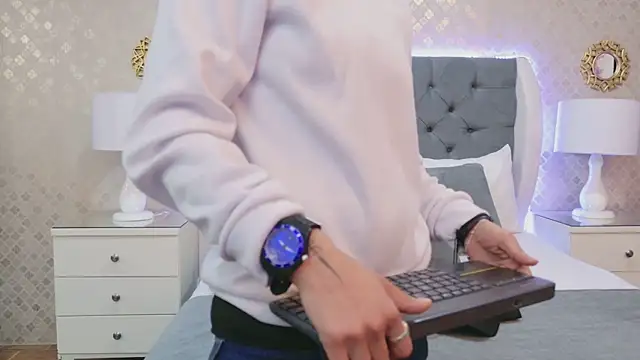 Snapshot of ZoeKrug chatting on 6, 1, 2026 ZoeKrug online show from 6, 1, 2026