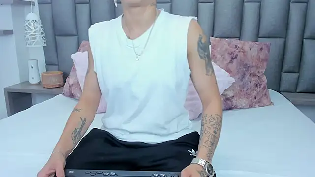 Snapshot of ZoeKrug chatting on 20, 2, 2026 ZoeKrug online show from 20, 2, 2026